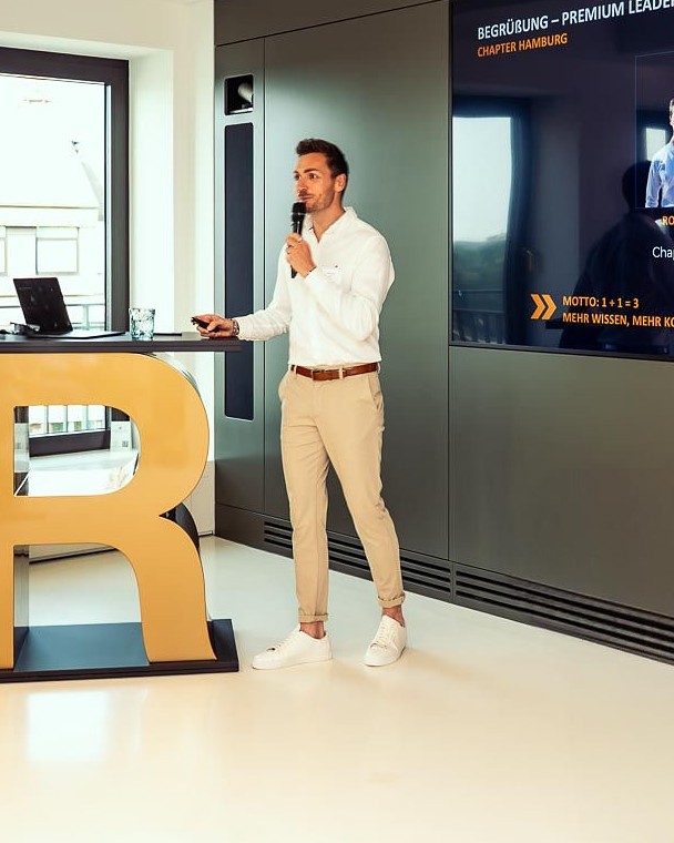 Robert Schöne, live mit Mikrofon